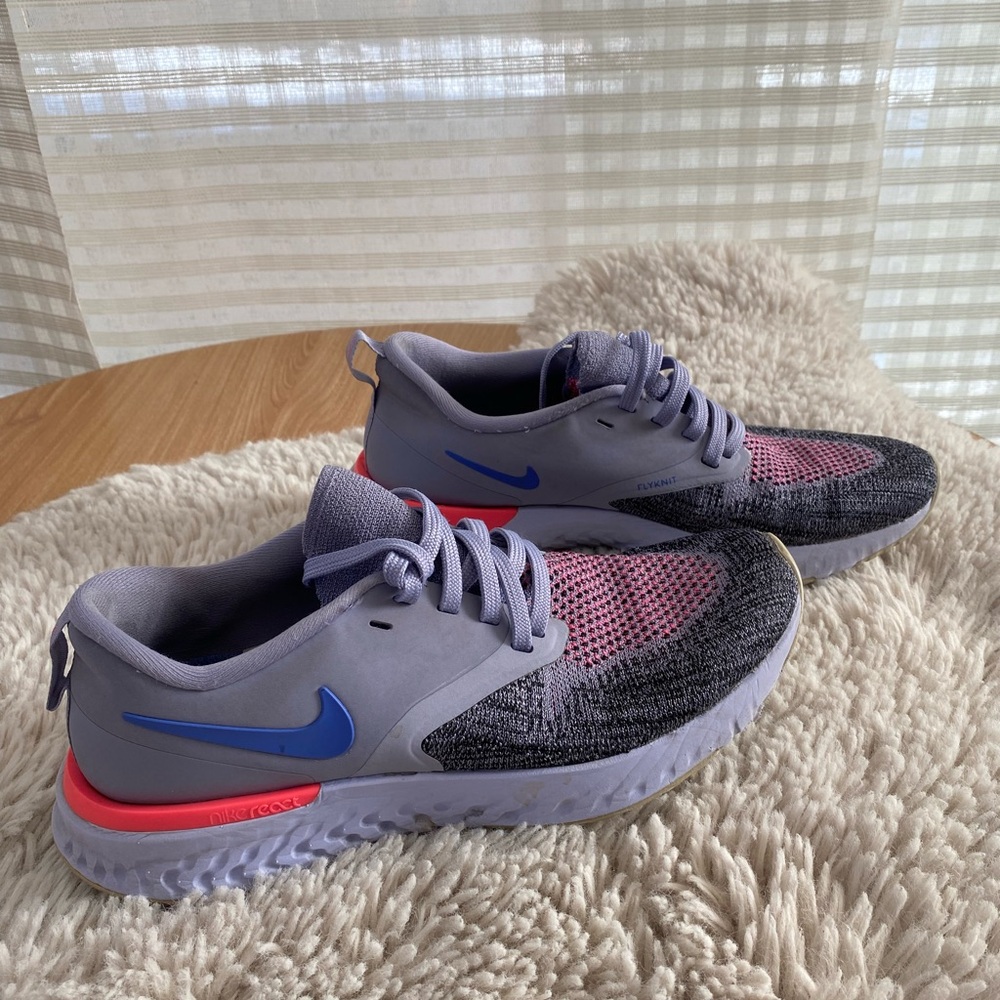 Nike odyssey React Flyknit Sneakers - Purple and coral